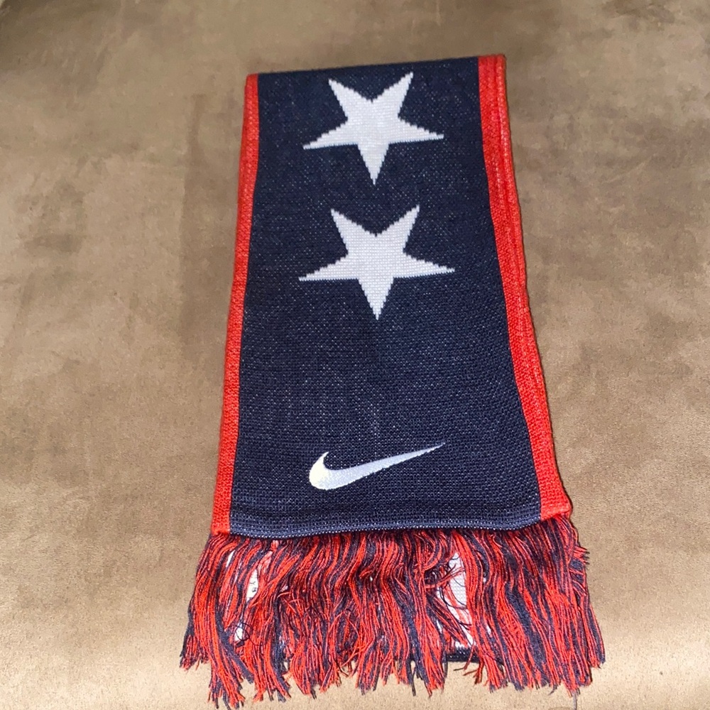 Nike Red and White Men's USA Soccer Scarf🍀